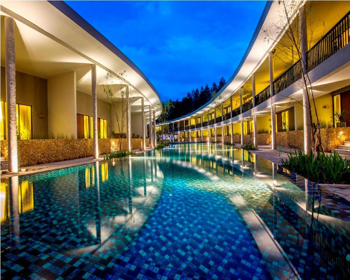 Hotel Neo+ Green Savana Sentul City Bogor Ngoại thất bức ảnh