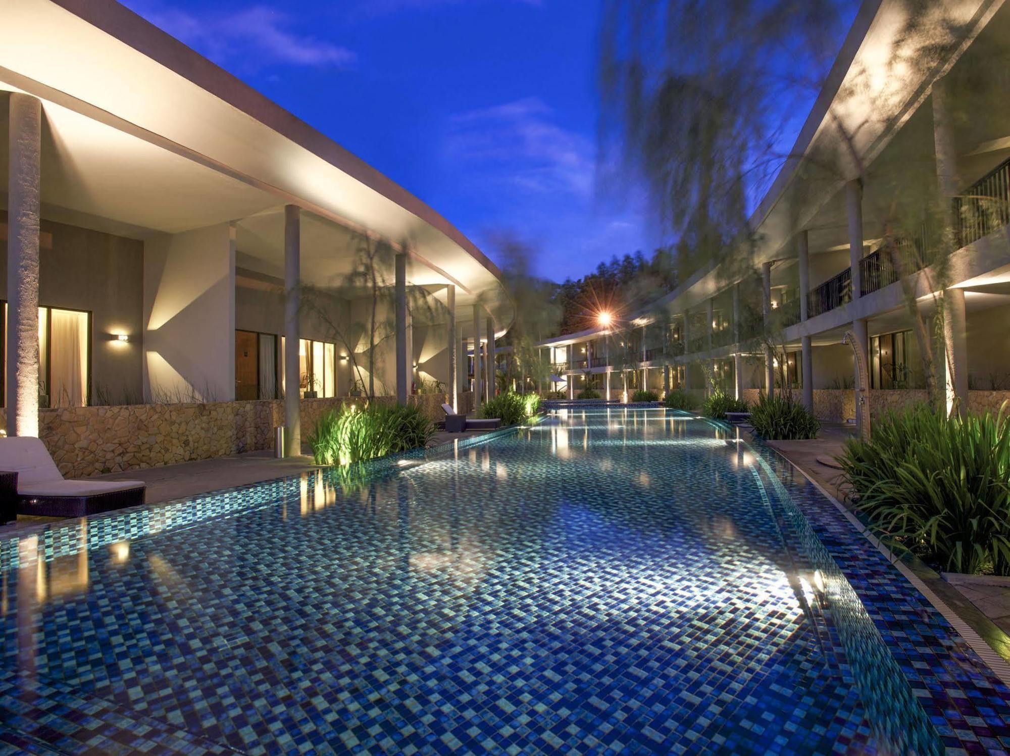 Hotel Neo+ Green Savana Sentul City Bogor Ngoại thất bức ảnh
