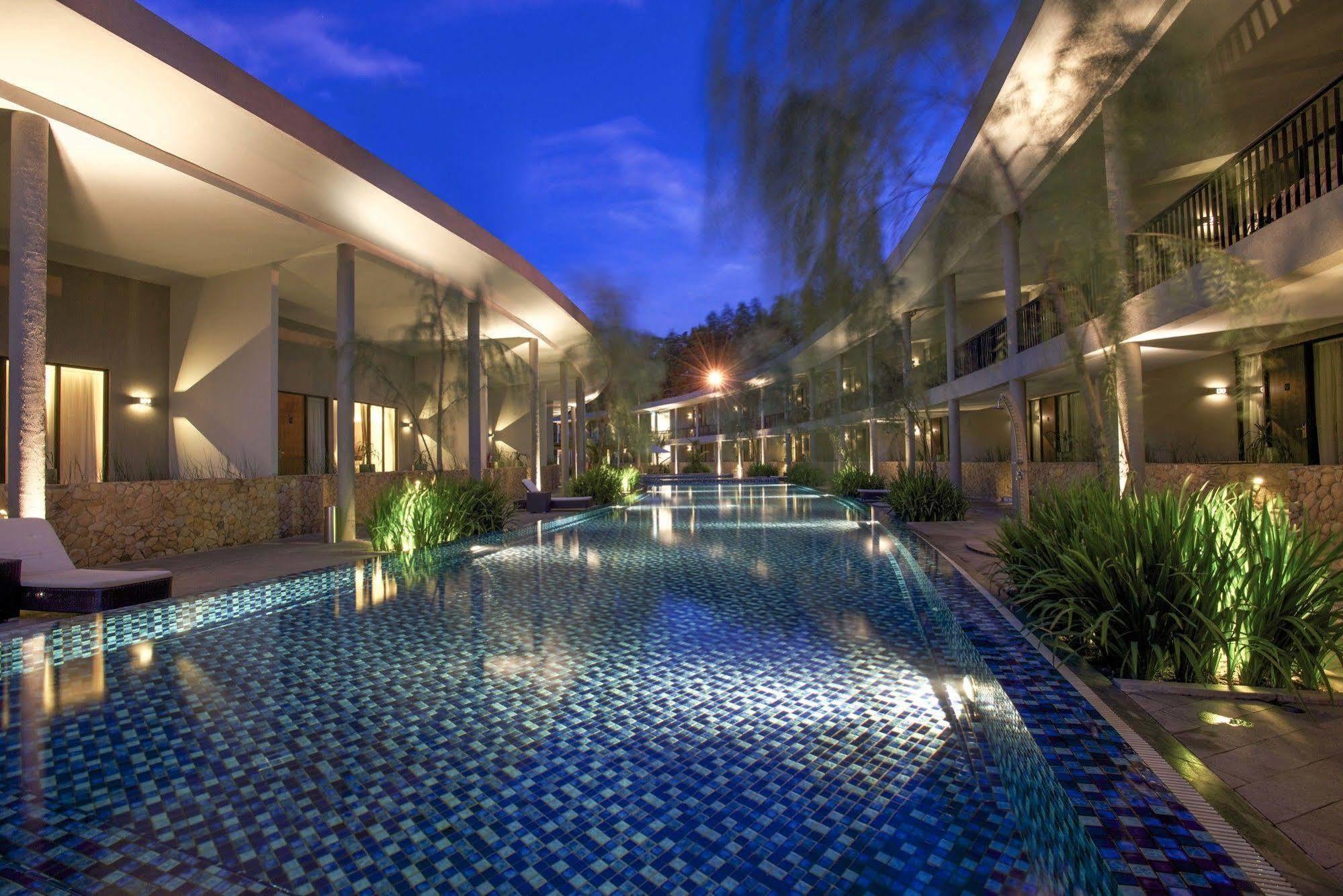 Hotel Neo+ Green Savana Sentul City Bogor Ngoại thất bức ảnh